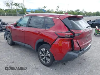 2023 Nissan Rogue SV z VIN 5N1BT3BA7PC684265, wystawiony jako IAAI lot #42083059 z przebiegiem 28 570 mil mil oraz . Historia ofert i sprzedaży dostępna na DreamBid. Obrazek 3.
