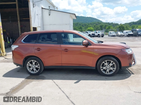 2014 Mitsubishi Outlander GT with VIN JA4JZ4AX6EZ006606, listed as a IAAI auction lot 42640681 with 161,904 mi miles and . Bid and sale history available at DreamBid. Image 14.