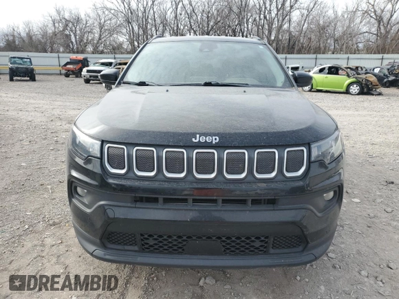 2022 Jeep Compass Latitude with VIN 3C4NJDBB6NT124048, listed as a Copart auction lot 48069535 with 32,784 mi miles and Salvage title. Bid and sale history available at DreamBid. Image 5.