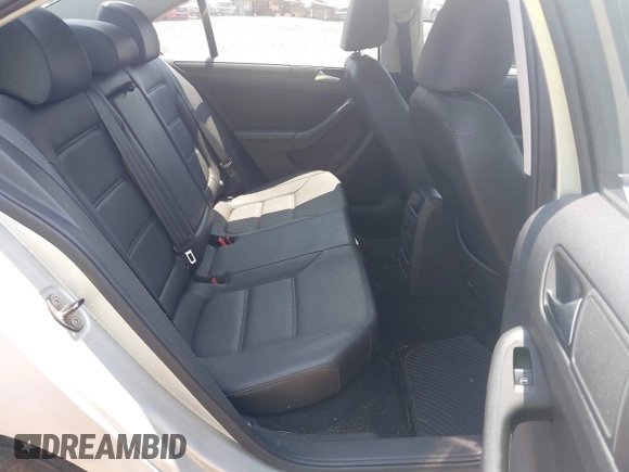 2012 Volkswagen Jetta SE z VIN 3VWDP7AJ5CM309927, wystawiony jako IAAI lot #42414951 z przebiegiem 128 109 mil mil oraz . Historia ofert i sprzedaży dostępna na DreamBid. Obrazek 8.