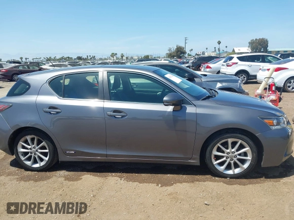 2013 Lexus CT 200h Hybrid with VIN JTHKD5BH6D2147686, listed as a IAAI auction lot 42117110 with 143,450 mi miles. Bid and sale history available at carsss.com. Image 13.