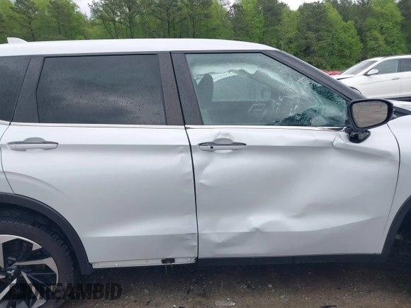2022 Mitsubishi Outlander SE z VIN JA4J3UA86NZ013601, wystawiony jako IAAI lot #42009537 z przebiegiem 56 293 mil mil oraz . Historia ofert i sprzedaży dostępna na DreamBid. Obrazek 13.
