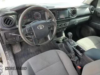 2020 Toyota Tacoma SR z VIN 5TFSX5EN4LX071140, wystawiony jako Copart lot #51860605 z przebiegiem 42 294 mil mil oraz Czysty tytuł • Clean title. Historia ofert i sprzedaży dostępna na DreamBid. Obrazek 8.
