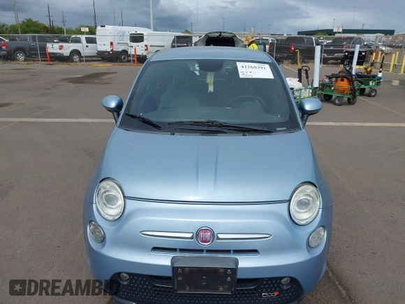 2015 FIAT 500e z VIN 3C3CFFGE1FT503214, wystawiony jako IAAI lot #42260391 z przebiegiem 52 403 mil mil oraz . Historia ofert i sprzedaży dostępna na DreamBid. Obrazek 6.
