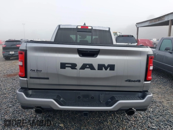 2025 Ram 1500 Big Horn z VIN 1C6SRFFP5SN502795, wystawiony jako IAAI lot #41498981 z przebiegiem 6 565 mil mil oraz . Historia ofert i sprzedaży dostępna na DreamBid. Obrazek 16.