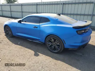 2023 Chevrolet Camaro ZL1 z VIN 1G1FK1R64P0157342, wystawiony jako Copart lot #50989355 z przebiegiem 4114 mil mil oraz Szkody całkowita. Historia ofert i sprzedaży dostępna na DreamBid. Obrazek 2.