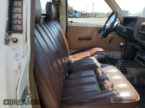 1985 Toyota Pickup z VIN JT4RN50R4F0068265, wystawiony jako Copart lot #51827965 z przebiegiem 348 047 mil mil oraz Szkoda całkowita • Salvage title. Historia ofert i sprzedaży dostępna na DreamBid. Obrazek 10.
