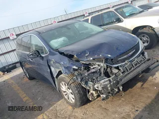 2019 Chrysler Pacifica Touring Plus z VIN 2C4RC1FG5KR550411, wystawiony jako IAAI lot #42066955 z przebiegiem 121 505 mil mil oraz . Historia ofert i sprzedaży dostępna na DreamBid. Obrazek 1.