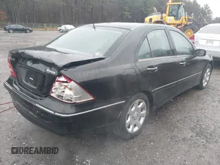 2005 Mercedes-Benz C 240 z VIN WDBRF81J25F610335, wystawiony jako IAAI lot #41537990 z przebiegiem 207 104 mil mil oraz . Historia ofert i sprzedaży dostępna na DreamBid. Obrazek 4.