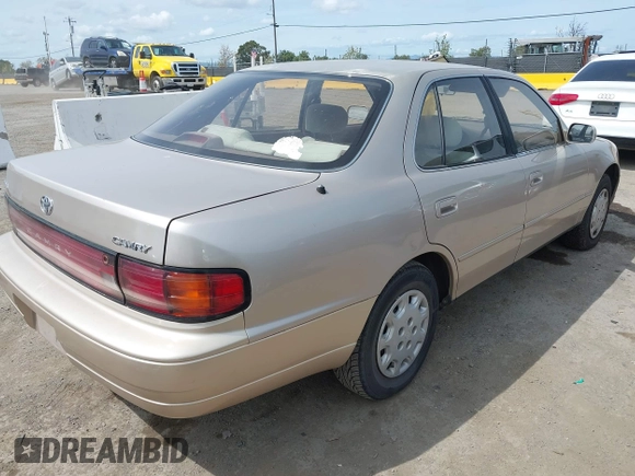 1993 Toyota Camry LE with VIN JT2SK12E6P0122365, listed as a IAAI auction lot 41977260 with 162,971 mi miles. Bid and sale history available at carsss.com. Image 4.