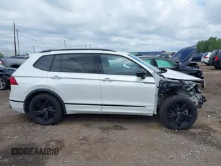 2024 Volkswagen Tiguan SE R-Line Black with VIN 3VV8B7AX3RM111526, listed as a IAAI auction lot 42524100 with 7,280 mi miles and . Bid and sale history available at DreamBid. Image 14.