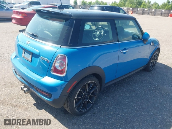 2012 MINI Hardtop S z VIN WMWSV3C55CTY29181, wystawiony jako IAAI lot #42621045 z przebiegiem 68 706 mil mil oraz . Historia ofert i sprzedaży dostępna na DreamBid. Obrazek 4.