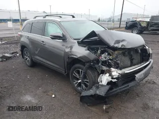 2016 Toyota Highlander XLE z VIN 5TDJKRFH4GS249943, wystawiony jako IAAI lot #41919930 z przebiegiem 151 137 mil mil oraz . Historia ofert i sprzedaży dostępna na DreamBid. Obrazek 1.