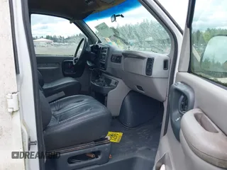 1997 GMC Savana z VIN 1GTGG29R2V1095122, wystawiony jako IAAI lot #42228877 z przebiegiem 120 646 mil mil oraz . Historia ofert i sprzedaży dostępna na DreamBid. Obrazek 5.