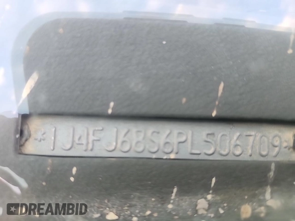 1993 Jeep Cherokee Sport with VIN 1J4FJ68S6PL506709, listed as a Copart auction lot 86638434 with 253,923 mi miles and Salvage Title. Bid and sale history available at carsss.com. Image 13.