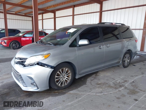 2018 Toyota Sienna XLE Auto Access Seat with VIN 5TDYZ3DC4JS904639, listed as a IAAI auction lot 41905251 with 179,989 mi miles. Bid and sale history available at carsss.com. Image 2.