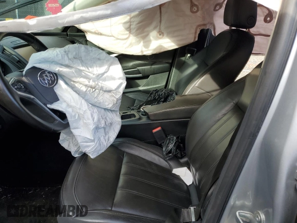 2015 Buick Regal z VIN 2G4GK5EX9F9142658, wystawiony jako Copart lot #53723335 z przebiegiem Nie podano mil oraz Nie do naprawy • Non repairable. Historia ofert i sprzedaży dostępna na DreamBid. Obrazek 7.