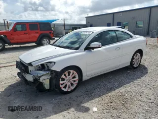 2011 Volvo C70 with VIN YV1672MCXBJ117422, listed as a Copart auction lot 45706755 with 88,248 mi miles and Salvage Title. Bid and sale history available at carsss.com. Image 1.