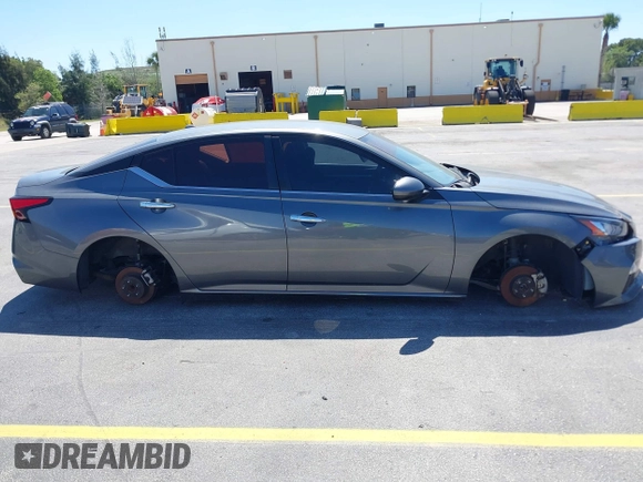 2022 Nissan Altima 2.5 SV with VIN 1N4BL4DV8NN388866, listed as a IAAI auction lot 41711215 with 54,999 mi miles. Bid and sale history available at carsss.com. Image 13.