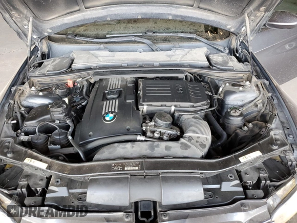 2007 BMW 3 Series 335i z VIN WBAWL73527PX47258, wystawiony jako Copart lot #57913465 z przebiegiem 122 592 mil mil oraz Szkoda całkowita • Salvage title. Historia ofert i sprzedaży dostępna na DreamBid. Obrazek 11.