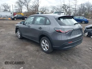 2024 Honda HR-V LX z VIN 3CZRZ2H36RM703890, wystawiony jako IAAI lot #41737489 z przebiegiem 21 789 mil mil oraz . Historia ofert i sprzedaży dostępna na DreamBid. Obrazek 3.