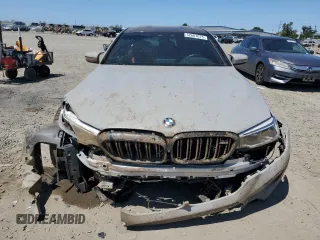 2020 BMW M5 z VIN WBSJF0C09LCE53241, wystawiony jako Copart lot #52607075 z przebiegiem Nie podano mil oraz Szkoda całkowita • Salvage title. Historia ofert i sprzedaży dostępna na DreamBid. Obrazek 5.