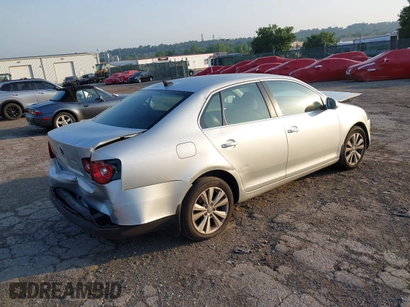 2010 Volkswagen Jetta Limited Edition с VIN 3VWRX7AJ8AM051566, выставлен на аукционе IAAI как лот 42568293 с пробегом 143 017 миль миль и . История ставок и продаж доступна на DreamBid. Изображение 4.