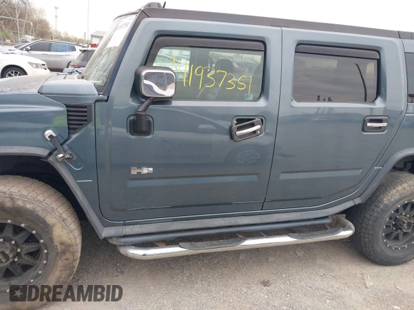 2005 Hummer H2 SUV z VIN 5GRGN23U95H100888, wystawiony jako IAAI lot #41937351 z przebiegiem 202 969 mil mil oraz . Historia ofert i sprzedaży dostępna na DreamBid. Obrazek 14.