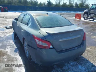 2010 Nissan Maxima S z VIN 1N4AA5AP9AC803681, wystawiony jako IAAI lot #41614005 z przebiegiem 195 485 mil mil oraz . Historia ofert i sprzedaży dostępna na DreamBid. Obrazek 3.