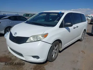 2012 Toyota Sienna z VIN 5TDZK3DCXCS251259, wystawiony jako IAAI lot #41949142 z przebiegiem Nie podano mil oraz . Historia ofert i sprzedaży dostępna na DreamBid. Obrazek 2.