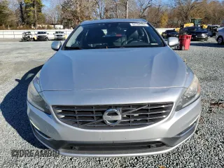 2015 Volvo V60 z VIN YV1612SD8F1212533, wystawiony jako Copart lot #84704784 z przebiegiem 150 988 mil mil oraz Czysty tytuł • Clean title. Historia ofert i sprzedaży dostępna na DreamBid. Obrazek 5.