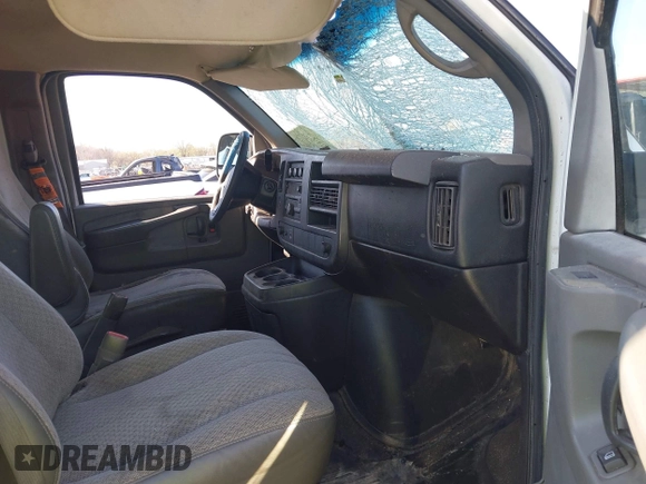 2011 Chevrolet Express Cargo Van with VIN 1GCWGGCA5B1112860, listed as a IAAI auction lot 41861159 with 533,977 mi miles. Bid and sale history available at carsss.com. Image 5.