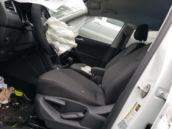 2018 Volkswagen Tiguan S with VIN 3VV1B7AX1JM109375, listed as a Copart auction lot 85322684 with 0 mi miles and Salvage Title. Bid and sale history available at carsss.com. Image 7.