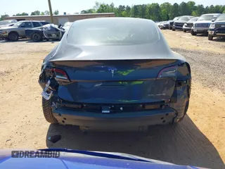 2018 Tesla Model 3 Long Range Battery z VIN 5YJ3E1EBXJF121183, wystawiony jako IAAI lot #42070712 z przebiegiem 71 823 mil mil oraz . Historia ofert i sprzedaży dostępna na DreamBid. Obrazek 16.