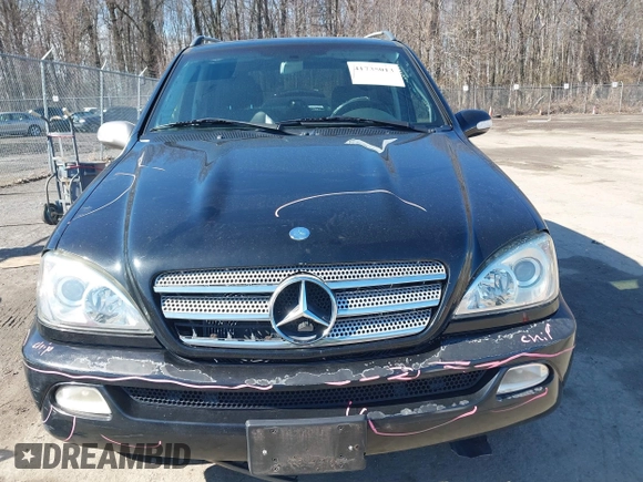 2005 Mercedes-Benz M-Class 3.7L with VIN 4JGAB57E05A537929, listed as a IAAI auction lot 41735013 with 175,695 mi miles. Bid and sale history available at carsss.com. Image 12.
