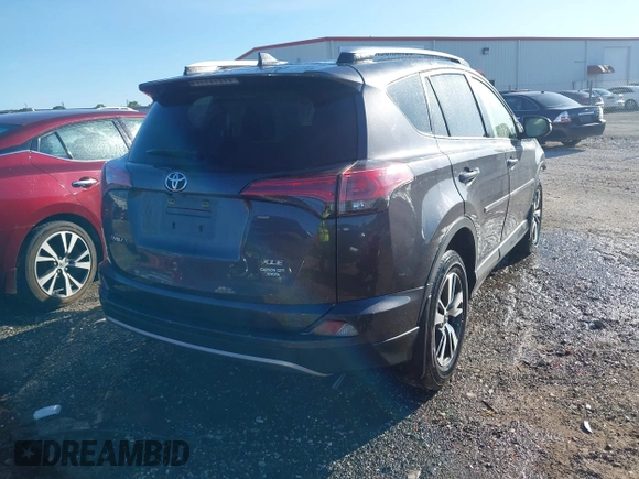 2018 Toyota RAV4 XLE z VIN JTMWFREV1JJ197662, wystawiony jako IAAI lot #42167382 z przebiegiem 64 826 mil mil oraz . Historia ofert i sprzedaży dostępna na DreamBid. Obrazek 4.