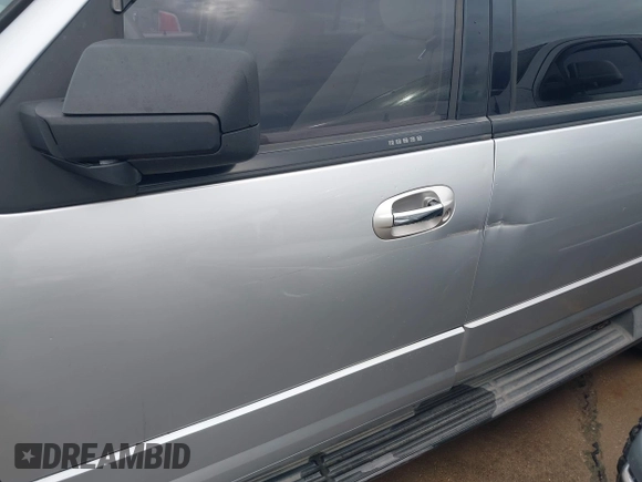 2011 Ford Expedition Max XLT with VIN 1FMJK1H51BEF26434, listed as a IAAI auction lot 40121518 with 294,470 mi miles and . Bid and sale history available at DreamBid. Image 6.