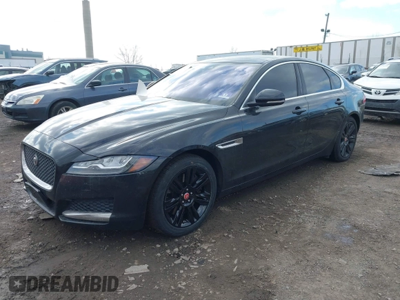 2017 Jaguar XF 35t Premium with VIN SAJBJ4BV4HCY35231, listed as a IAAI auction lot 41422811 with 92,484 mi miles. Bid and sale history available at carsss.com. Image 2.