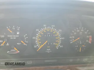 1990 Mercedes-Benz 560 with VIN WDBCA39E3LA553622, listed as a Copart auction lot 81530904 with 142,614 mi miles and Clean Title. Bid and sale history available at DreamBid. Image 9.