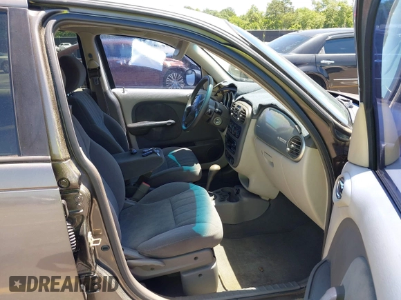 2001 Chrysler PT Cruiser z VIN 3C4FY4BB11T619820, wystawiony jako IAAI lot #42330201 z przebiegiem 246 442 mil mil oraz . Historia ofert i sprzedaży dostępna na DreamBid. Obrazek 5.