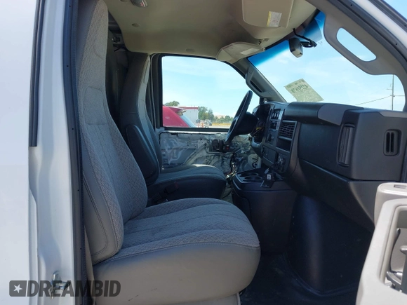 2017 Chevrolet Express Cargo с VIN 1GCWGAFF6H1350570, выставлен на аукционе IAAI как лот 42251678 с пробегом 165 837 миль миль и . История ставок и продаж доступна на DreamBid. Изображение 5.