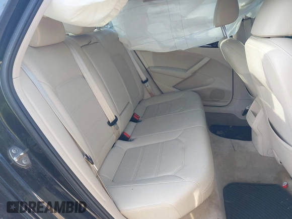 2015 Volkswagen Passat 1.8T Limited Edition with VIN 1VWAT7A37FC075800, listed as a IAAI auction lot 41856654 with 130,139 mi miles. Bid and sale history available at carsss.com. Image 8.