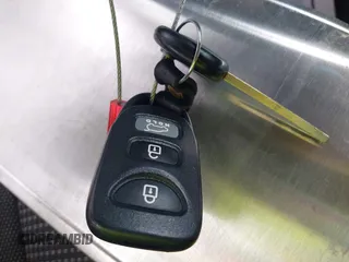 2016 Hyundai Elantra z VIN KMHD35LH9GU327292, wystawiony jako IAAI lot #42093027 z przebiegiem 158 317 mil mil oraz . Historia ofert i sprzedaży dostępna na DreamBid. Obrazek 11.