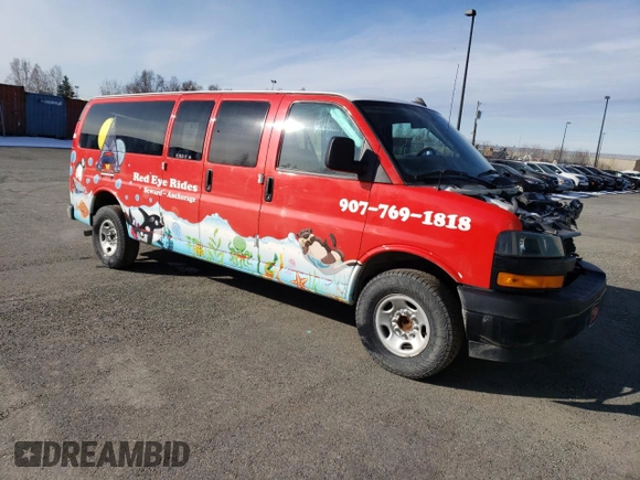 2023 Chevrolet Express Passenger LS z VIN 1GAZGNFP9P1138816, wystawiony jako Copart lot #49766225 z przebiegiem 105 216 mil mil oraz Szkoda całkowita • Salvage title. Historia ofert i sprzedaży dostępna na DreamBid. Obrazek 4.