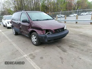 2000 Toyota Sienna LE with VIN 4T3ZF13C8YU209477, listed as a IAAI auction lot 41952970 with 293,084 mi miles. Bid and sale history available at carsss.com. Image 1.