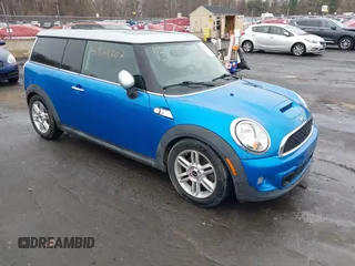2012 MINI Clubman S z VIN WMWZG3C5XCTY32019, wystawiony jako IAAI lot #41924202 z przebiegiem 58 078 mil mil oraz . Historia ofert i sprzedaży dostępna na DreamBid. Obrazek 1.