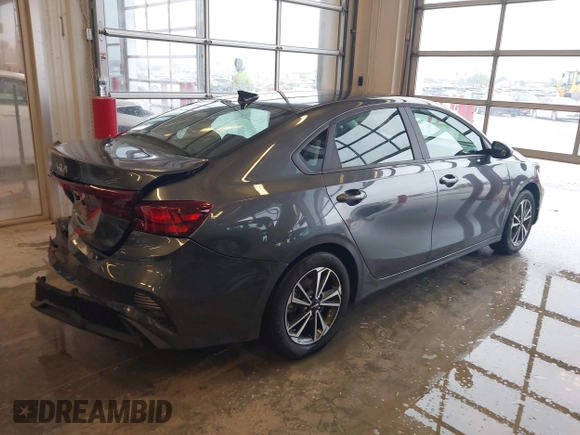 2024 Kia Forte LXS z VIN 3KPF24AD9RE827562, wystawiony jako IAAI lot #41943586 z przebiegiem 9 034 mil mil oraz . Historia ofert i sprzedaży dostępna na DreamBid. Obrazek 4.