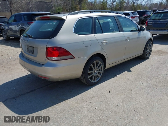 2013 Volkswagen Jetta SportWagen TDI with VIN 3VWML7AJ6DM692578, listed as a IAAI auction lot 41990222 with 83,385 mi miles. Bid and sale history available at carsss.com. Image 4.