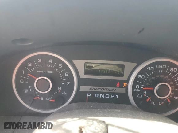 2006 Ford Expedition Special Service z VIN 1FMPU155X6LA86336, wystawiony jako Copart lot #57385545 z przebiegiem 173 632 mil mil oraz Szkody całkowita. Historia ofert i sprzedaży dostępna na DreamBid. Obrazek 9.