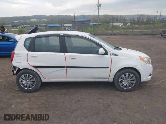 2010 Chevrolet Aveo 2LT z VIN KL1TG6DE6AB117404, wystawiony jako IAAI lot #42112930 z przebiegiem 105 519 mil mil oraz . Historia ofert i sprzedaży dostępna na DreamBid. Obrazek 14.
